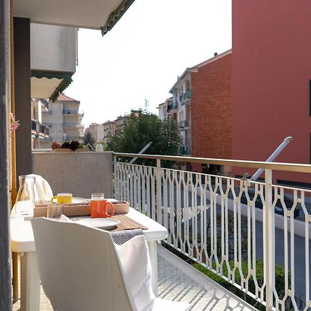 Pietra Ligure Downtown Convenience -Free Parking Apartment Bagian luar foto