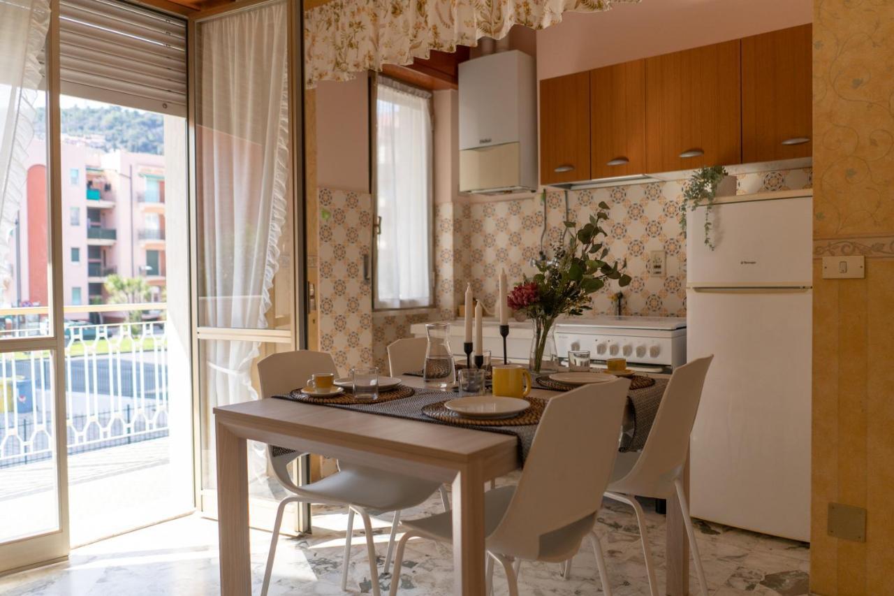 Pietra Ligure Downtown Convenience -Free Parking Apartment Bagian luar foto